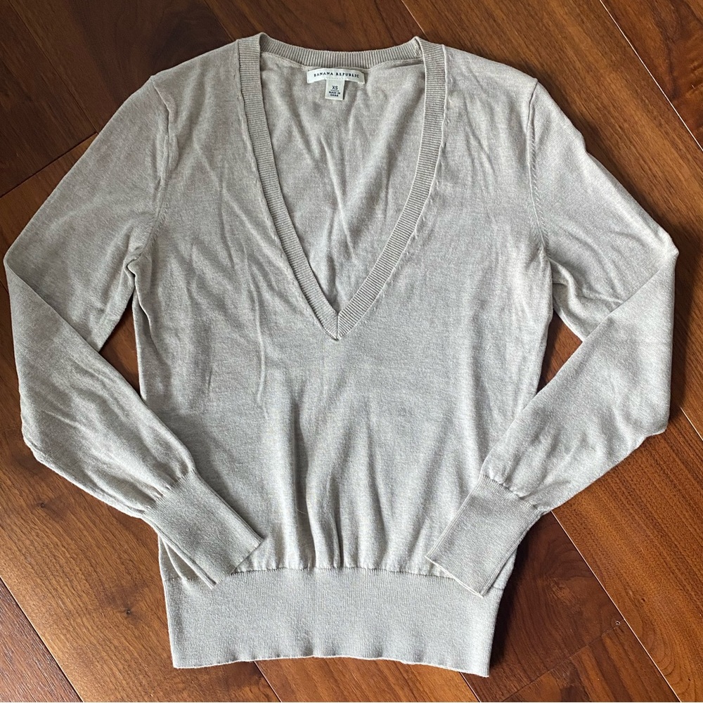 [Banana Republic] Tan Deep V-Neck Long Sleeve Sweater